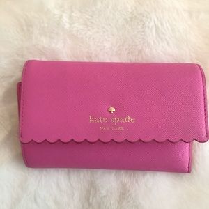 Kate spade scalloped wallet